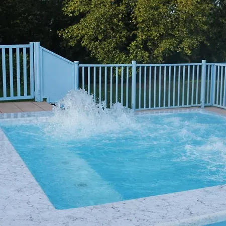 Holiday home Maison Cosy 6 Pers - Piscine Chauffee - Nature Et -
